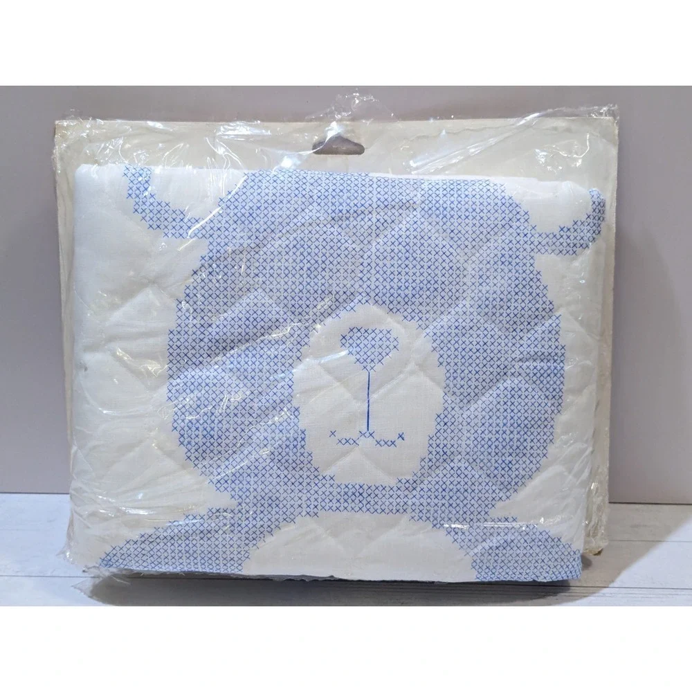 Vtg Stamped Embroidery Kit Wonder Art Pre-quilted Quilt Bear Hearts 30